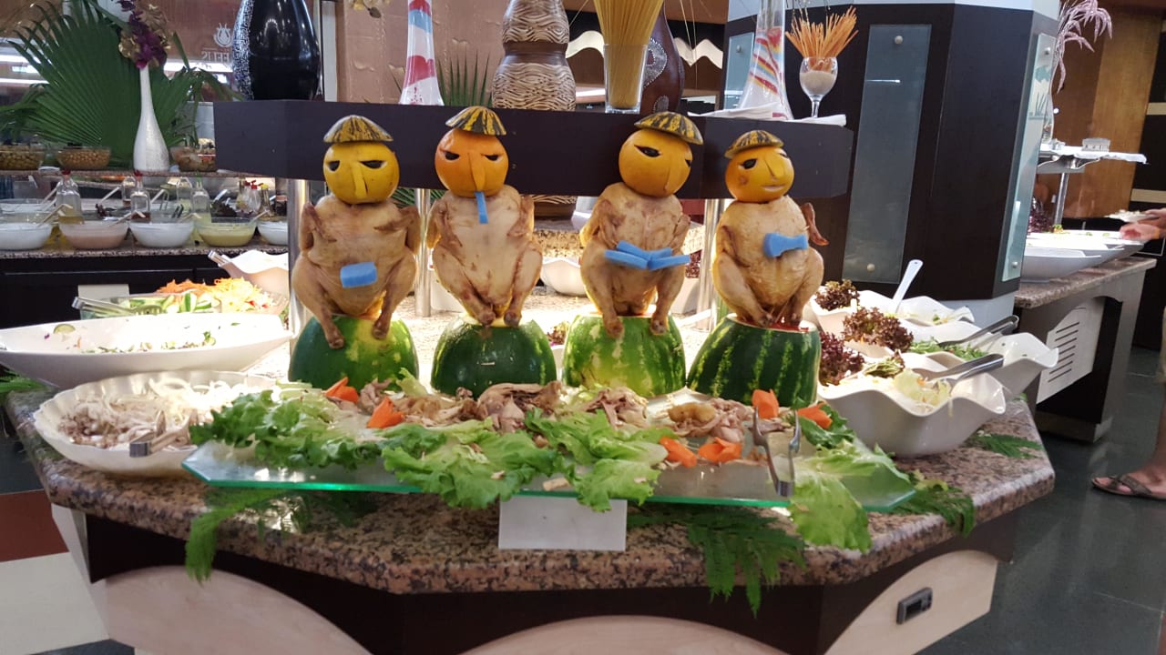 Dekoration beim Abendessen.  Hotel Orfeus Park