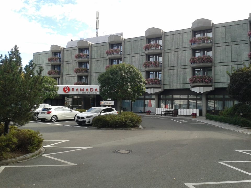 Außenansicht Ramada Nürnberg Parkhotel