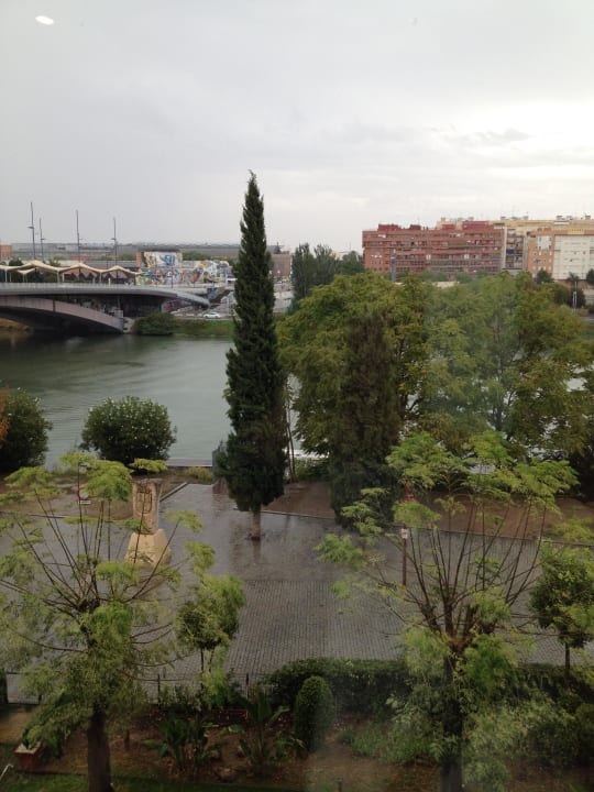 Zum Fluss und zur Brücke Hotel Ribera de Triana