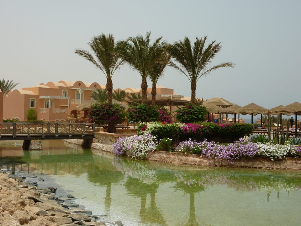 Außenanlage um den Pool Radisson Blu Resort, El Quseir