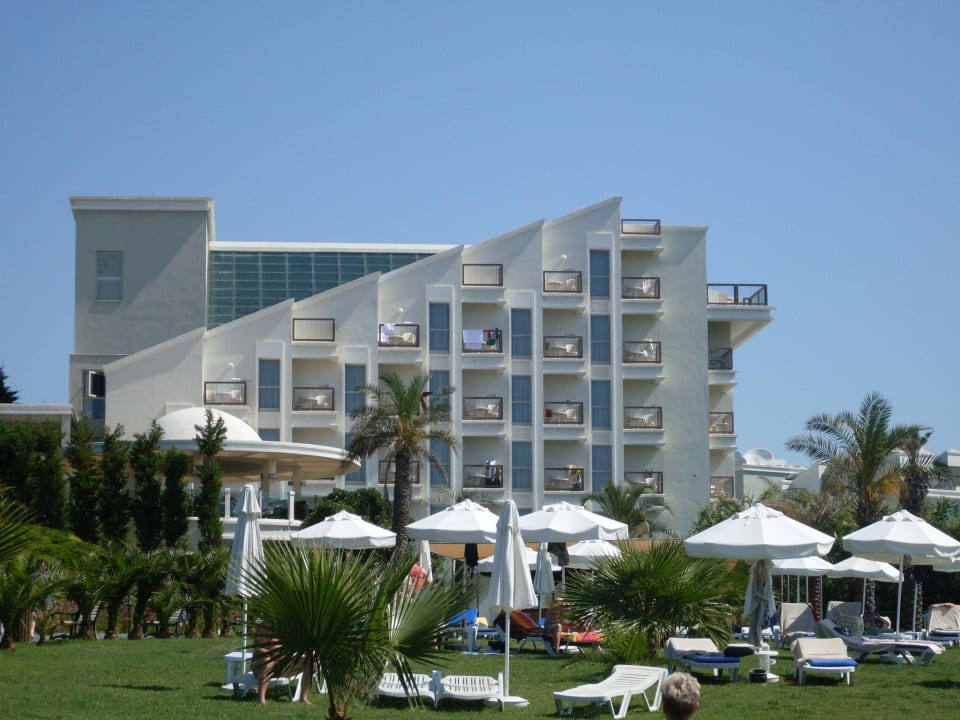 Vom Strand Sicht auf 4tes Wohngebäude Royal Atlantis Spa & Resort