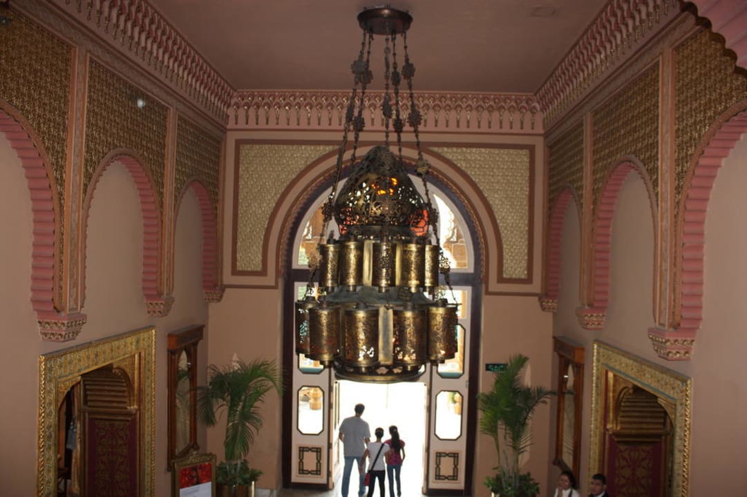 Treppe zum Gartenausgang Cairo Marriott Hotel & Omar Khayyam Casino