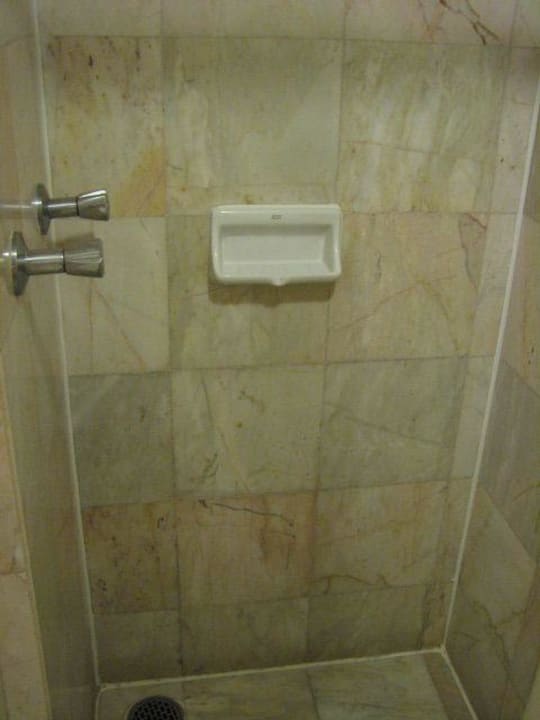 Dusche. The Arnoma Hotel