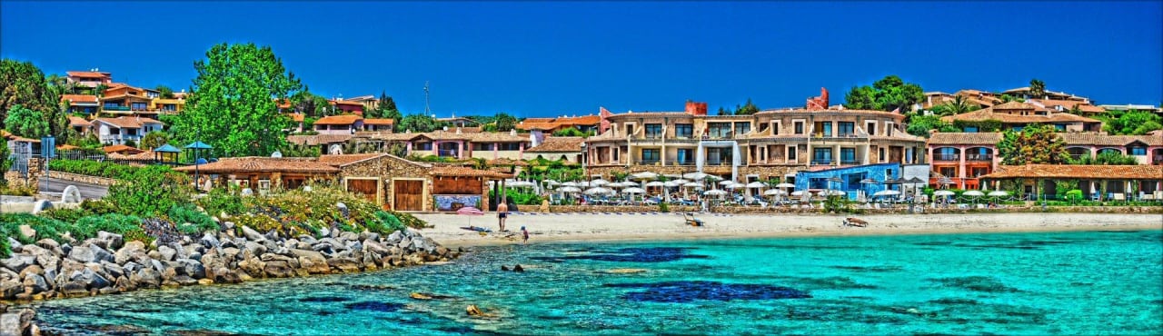 Gesehen von der Hafenanlage  HDR-Bild Hotel Resort & Spa Baia Caddinas