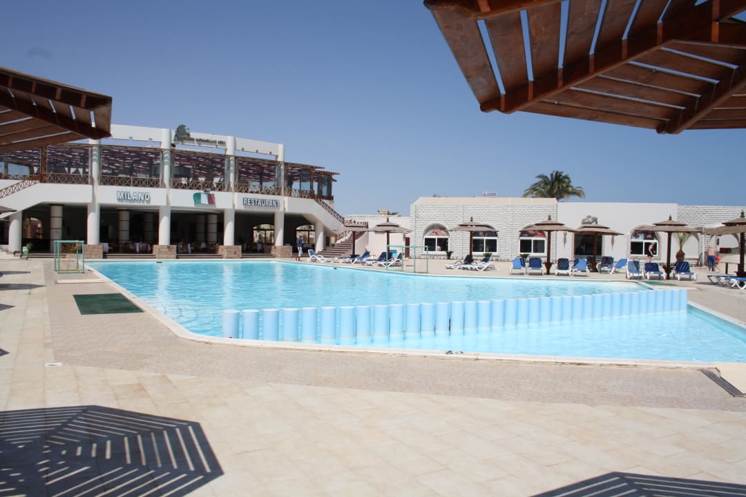 Pool Aladdin Beach Resort