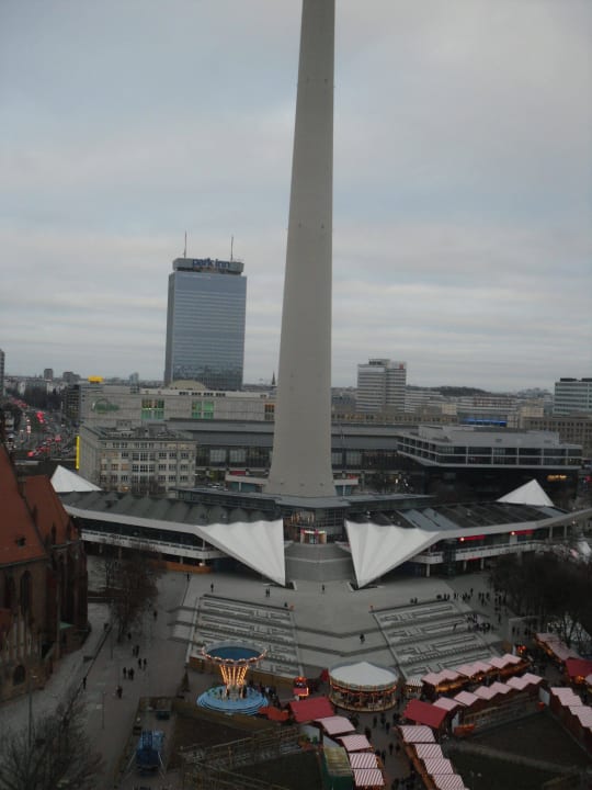 Blick zum Alex mit Hotel Park Inn by Radisson Berlin Alexanderplatz