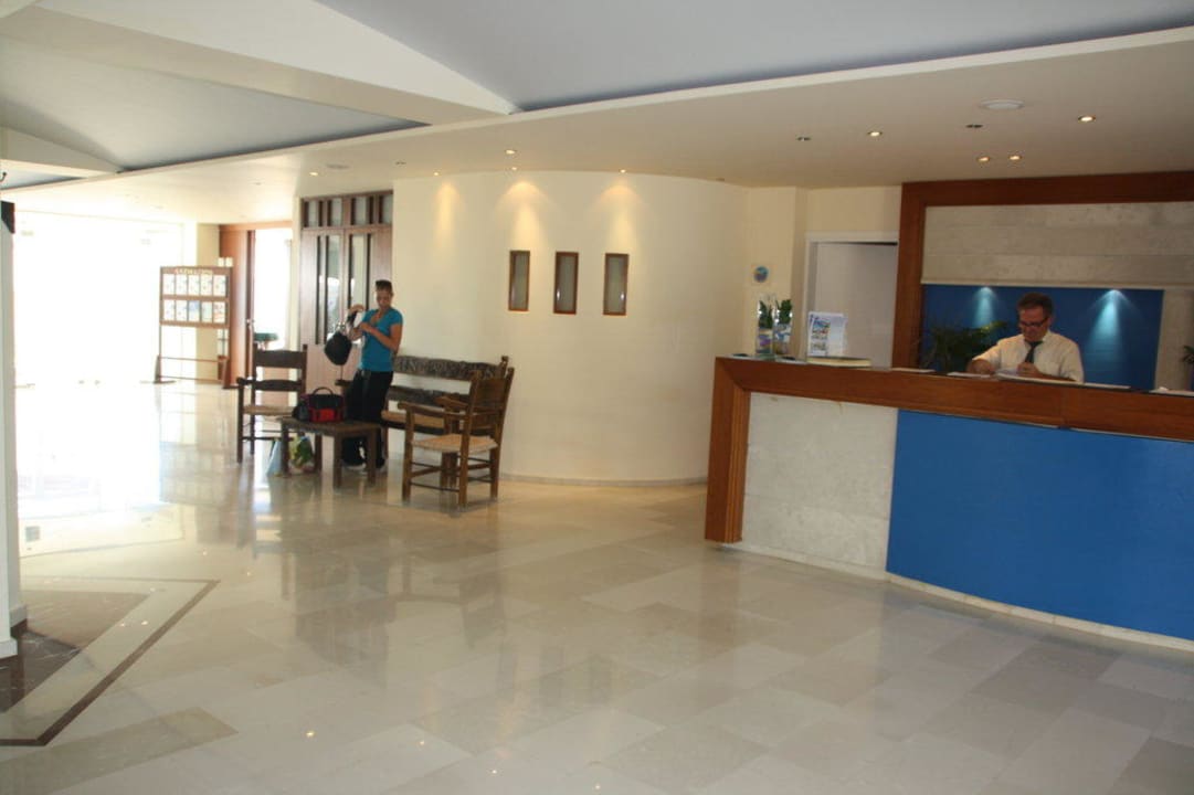 Très beau hall d'accueil. Knossos Beach Bungalows Suites Resort & Spa