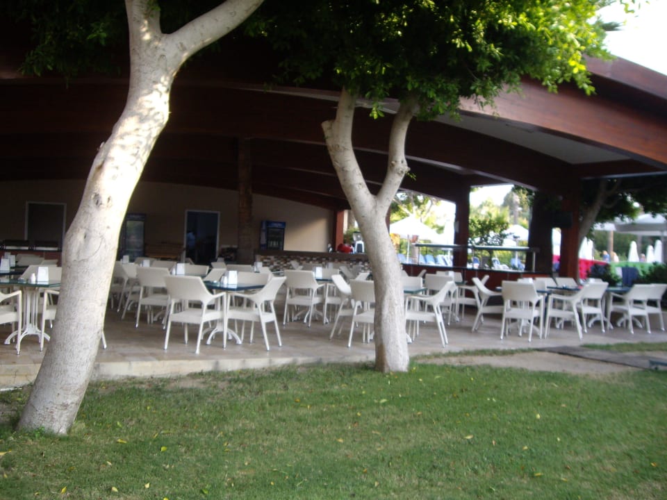 Sitzbereich an der Poolbar Hotel Grand Side
