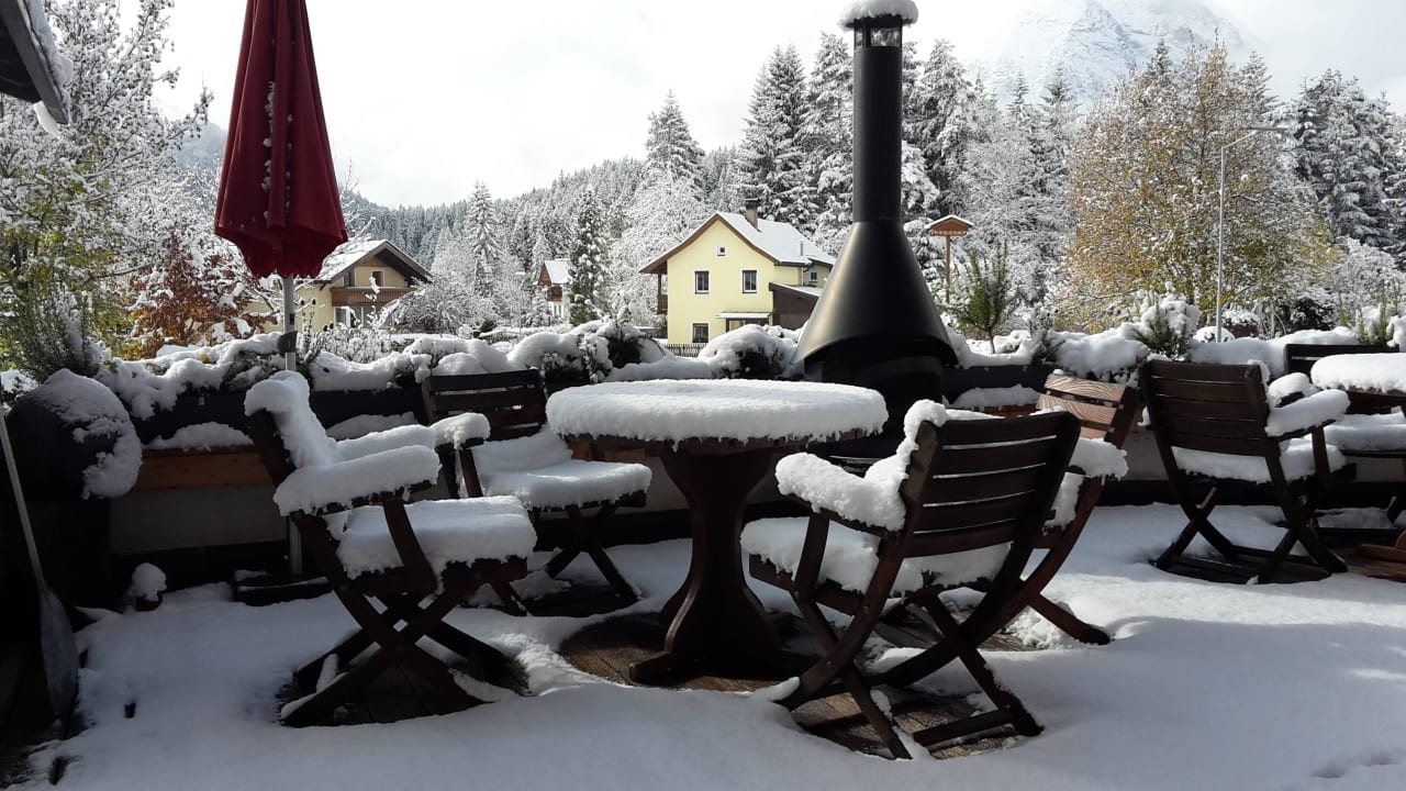 ZumKaffe auf die grosse Terrasse Hotel Quellenhof Leutasch, Tirol