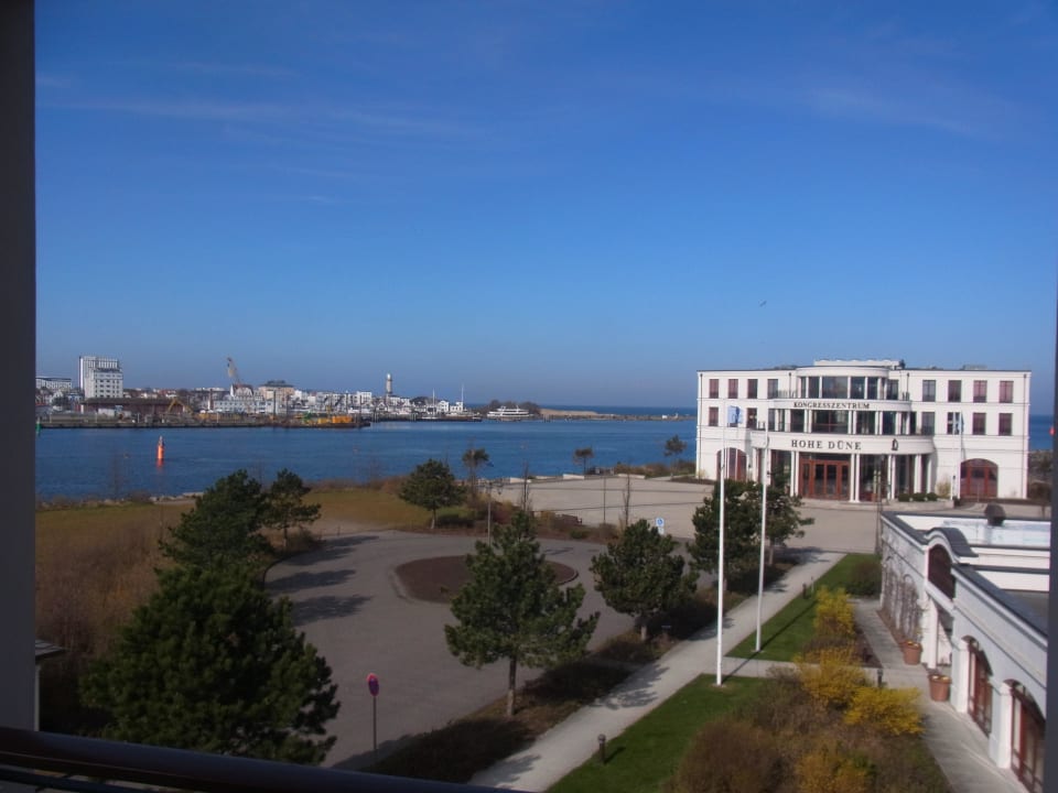 Blick vom Balkon bei Traumwetter Hotel Yachthafenresidenz Hohe Düne