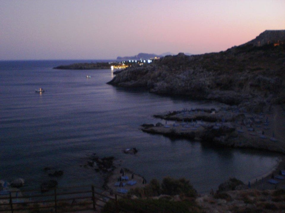Aussicht auf die schöne Badebucht Hotel Kalithea Horizon Royal