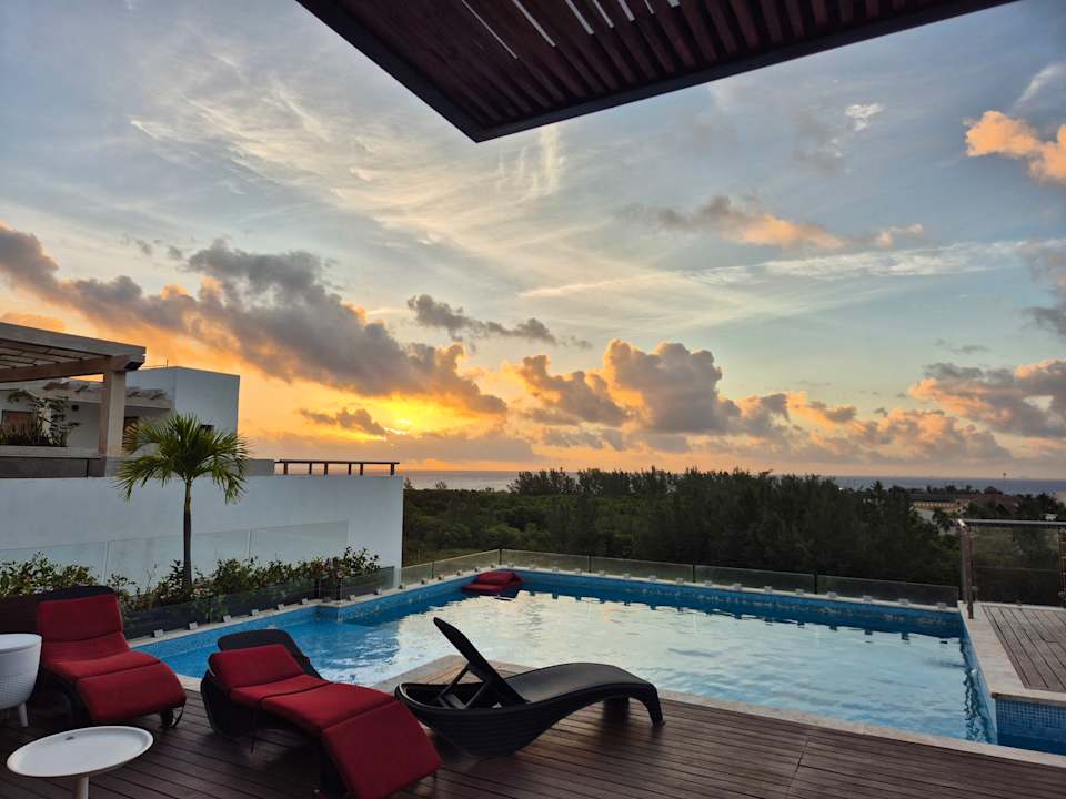 Pool Grand Fifty Suites