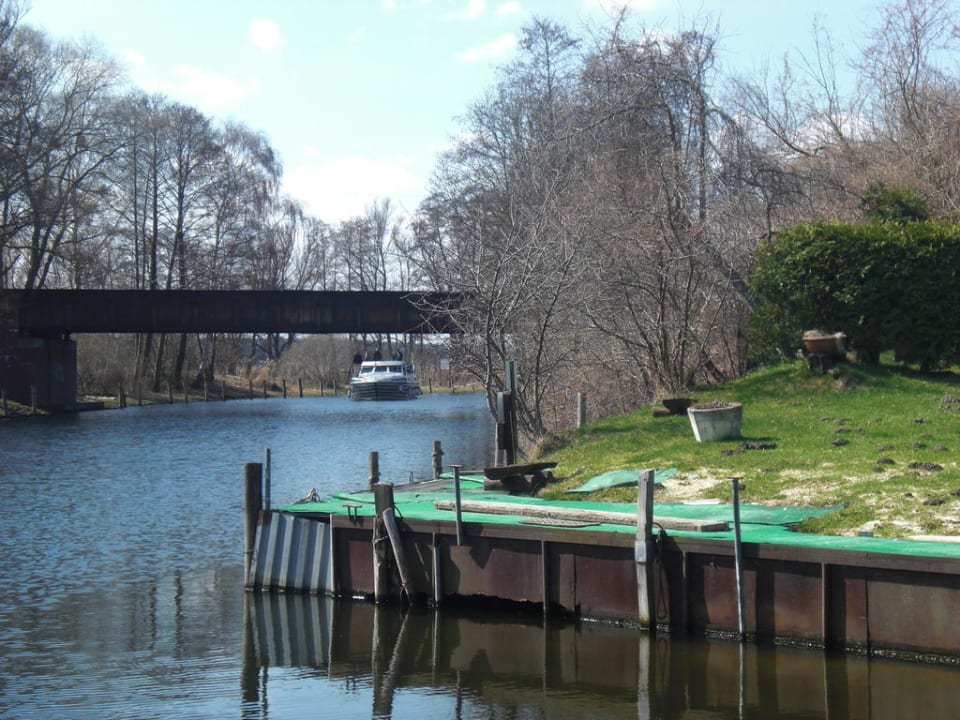 Havelkanal mit Anleger Hotel zum Löwen