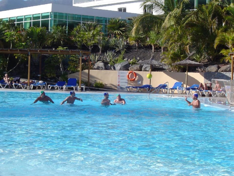 Wasserball im Pool allsun App.-Hotel Esquinzo Beach