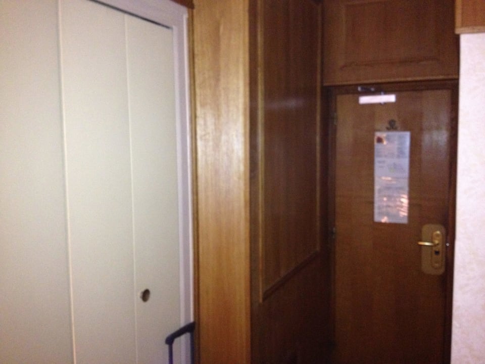 Eingang im Zimmer Hotel Le Dauphin