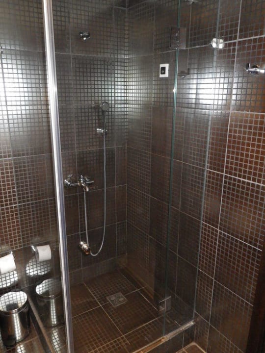 Die Dusche - mit undichter Duschtür Barceló Royal Beach