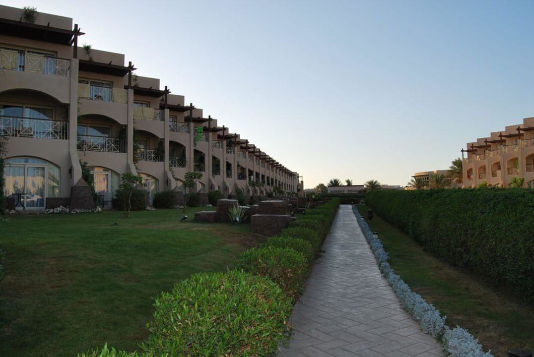 Droga do recepcji i basenu Prima Life Makadi Resort