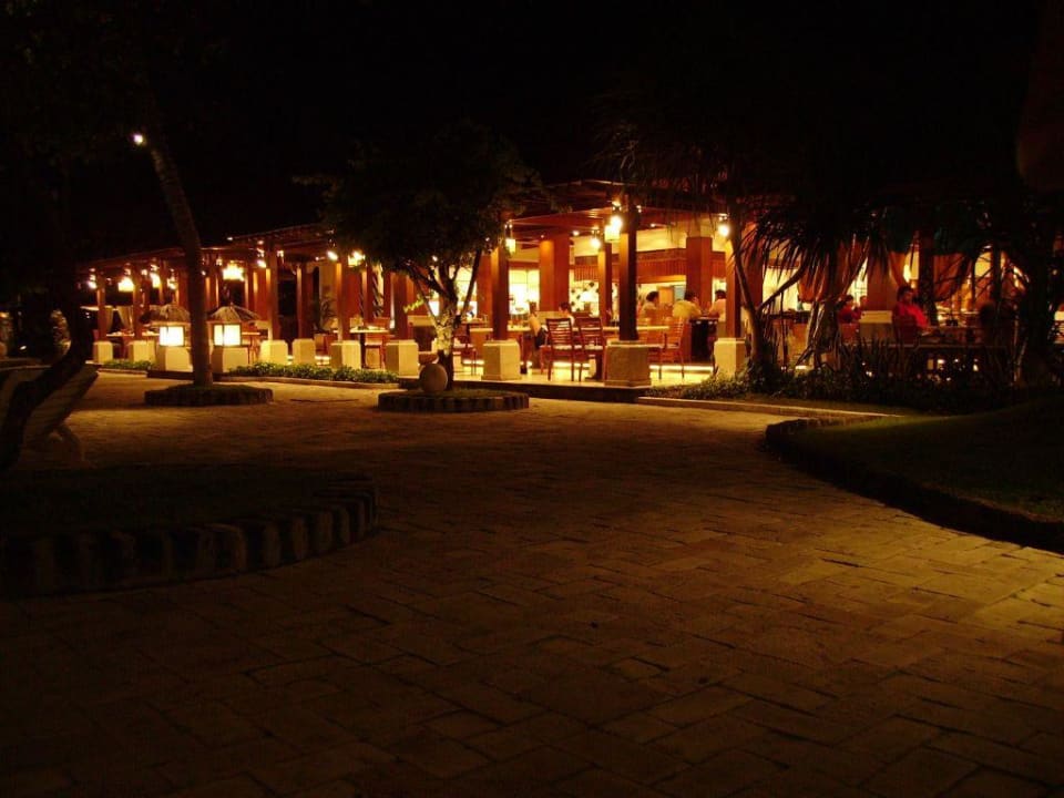 Restaurant " Ocean View"  am Abend The Laguna A Luxury Collection Resort & Spa