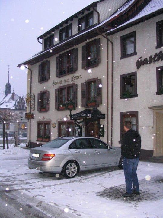 Hotel bei Schneefall im Januar '09 Vier Löwen