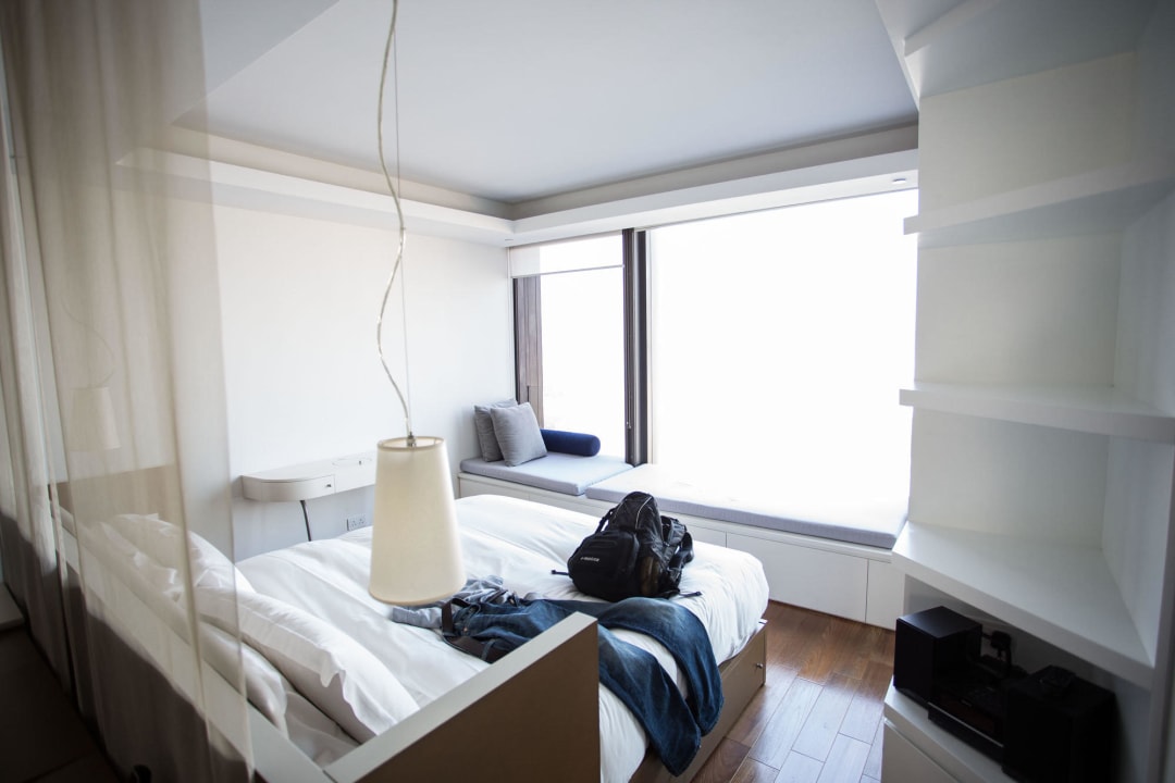 Schlafzimmer mit Hafenblick Citadines Harbourview Hong Kong