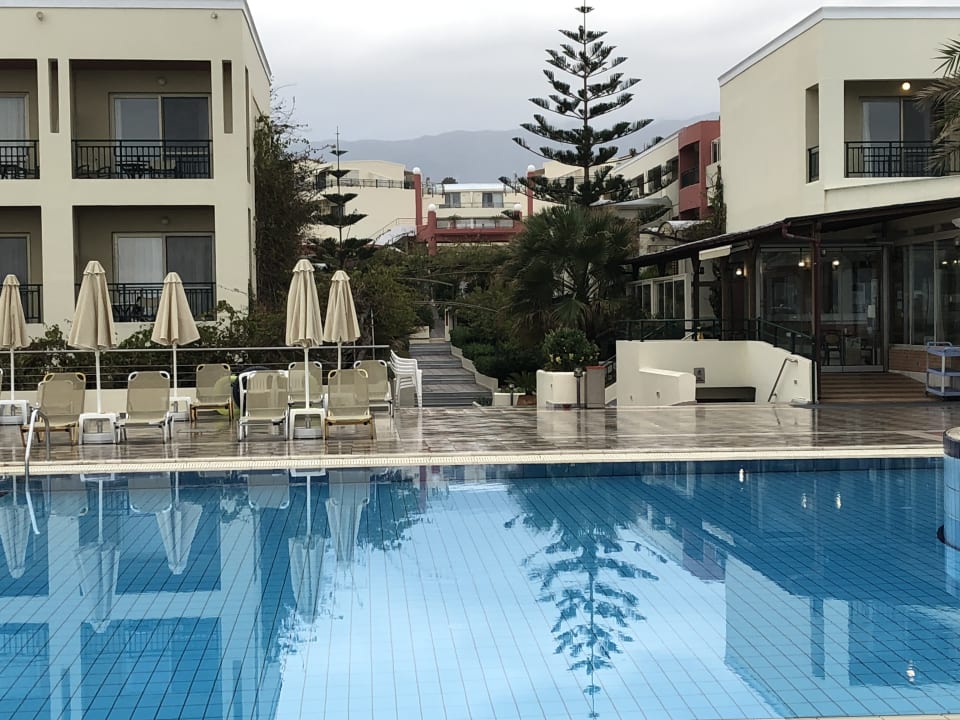 Pool Hydramis Palace Beach Resort