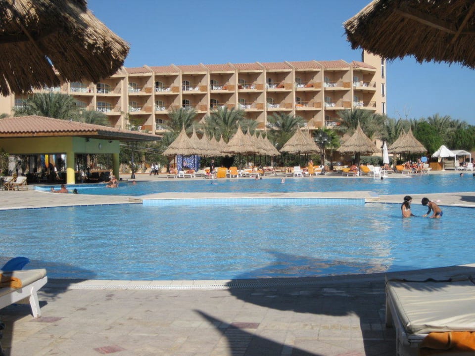 Blick auf Poolanlage Siva Grand Beach