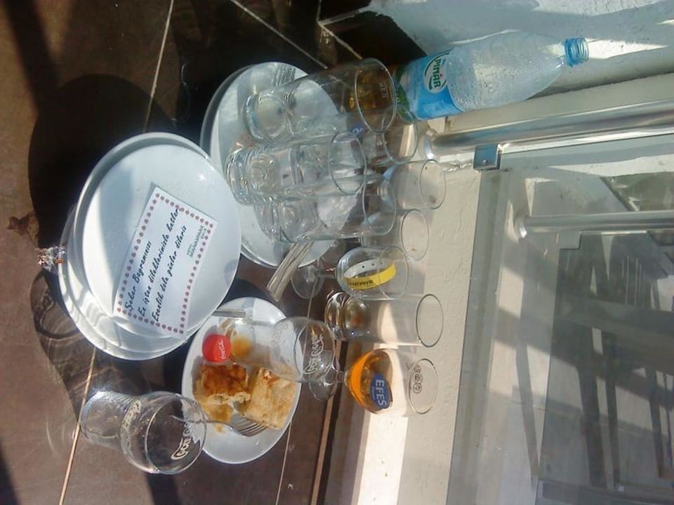 Sechs Tage stand das im Treppenhaus Makri Beach Hotel