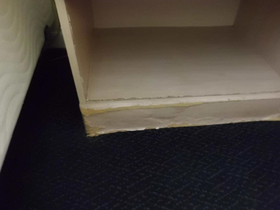 Schrank Hotel Americas Best Value Inn Satellite Beach