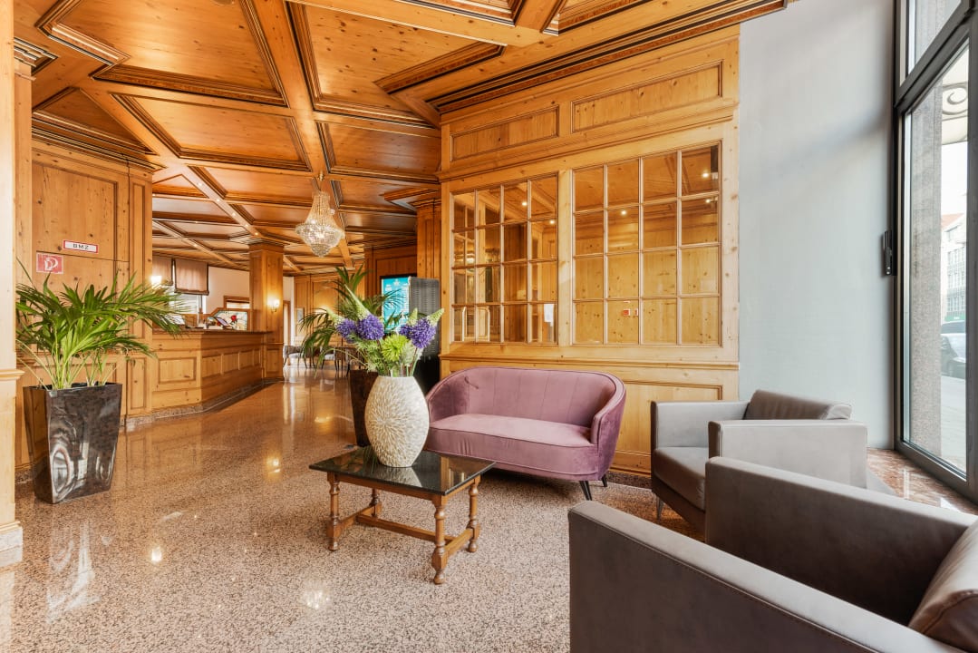 Lobby King's Hotel Center