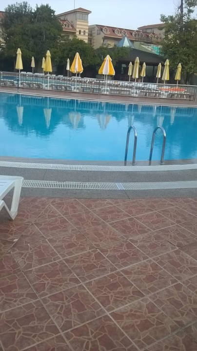 Активный бассейн  VONRESORT Golden Beach