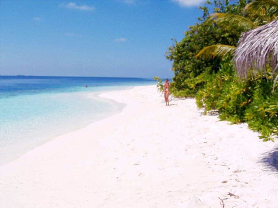 132-1 Strand nach rechts fotografiert. Vilamendhoo Island Resort & Spa