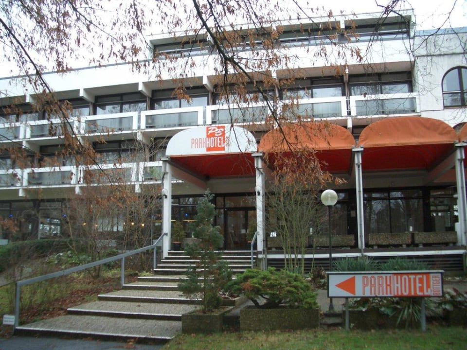 Eingang mit Terrasse Reichel's Parkhotel