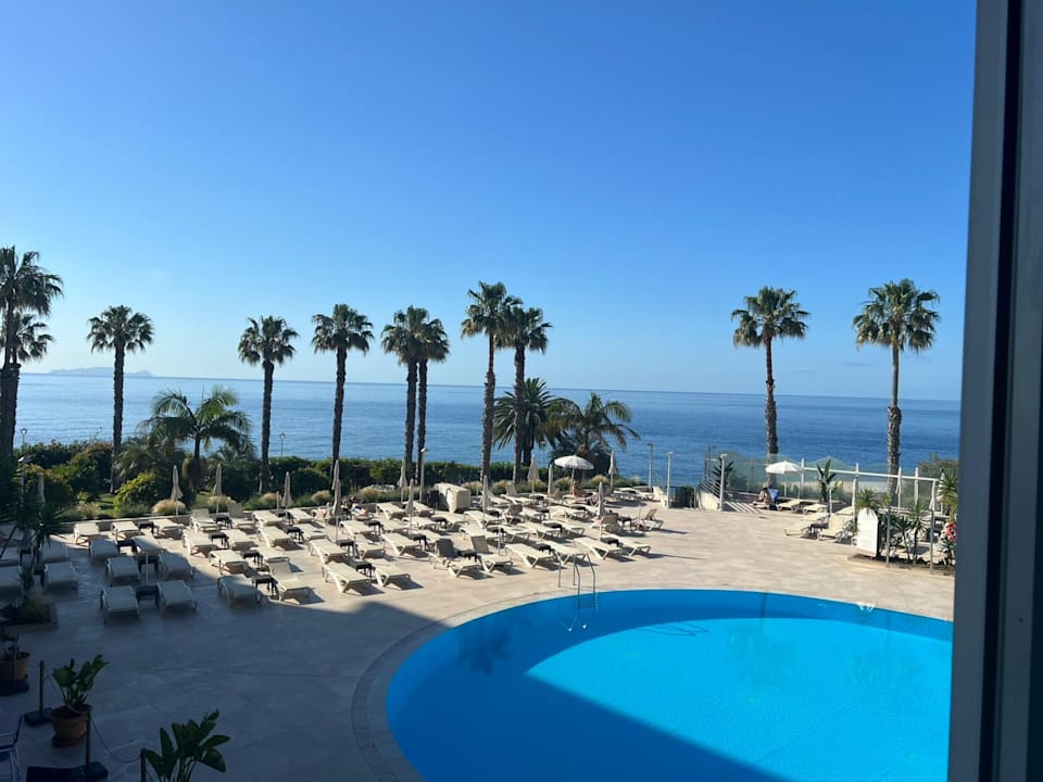 Pool The Views Oasis