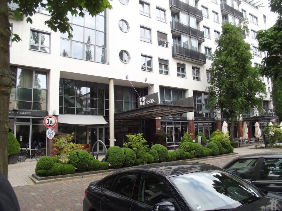 "großzügige und moderne Zi..." THE MADISON Hotel Hamburg (Hamburg