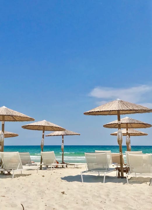 Strand vor dem Hotel Alexandra Golden Boutique - Adults only