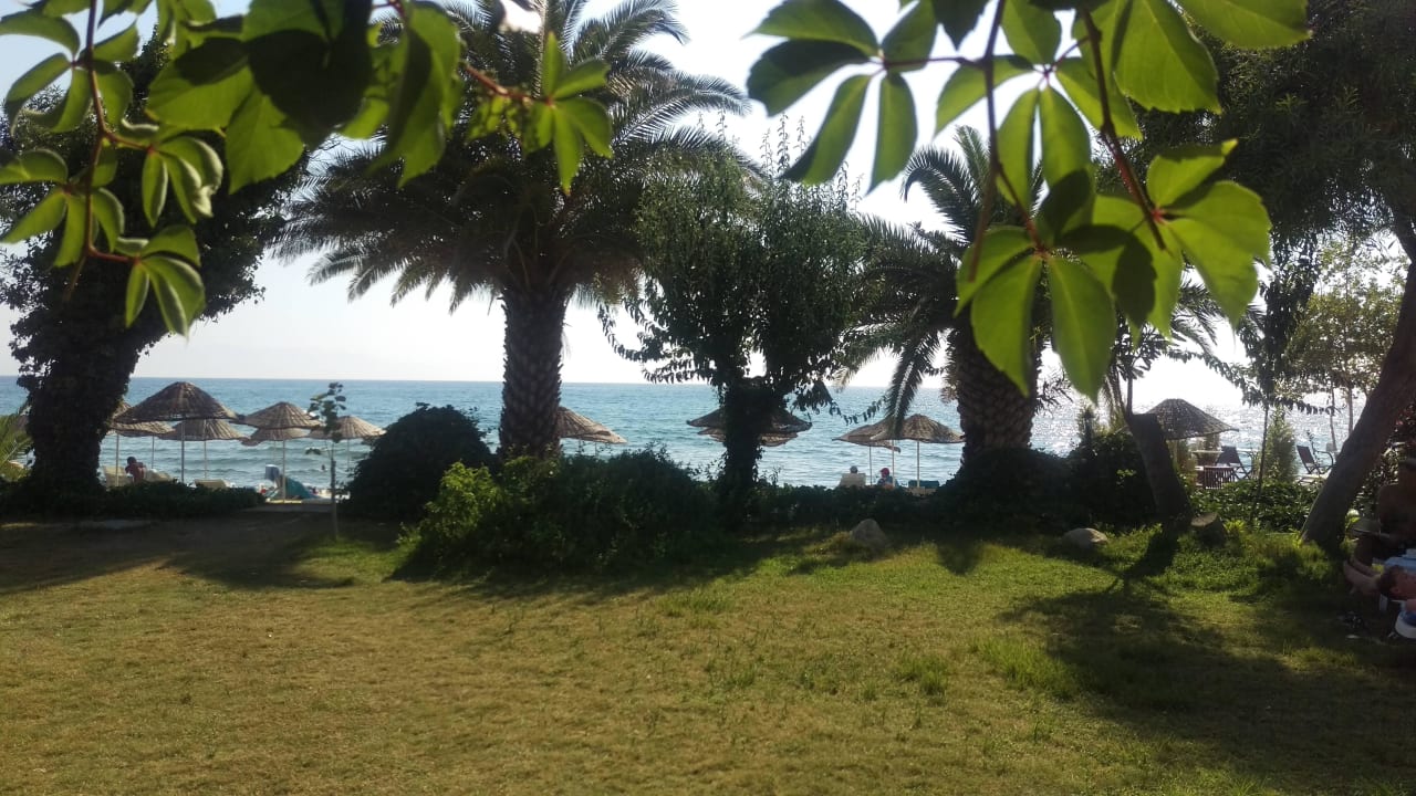 Zum Strand Dogan Paradise Beach