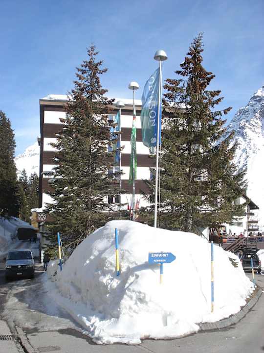 Vor dem Club AROSA ALPINE CLUB - Adults only