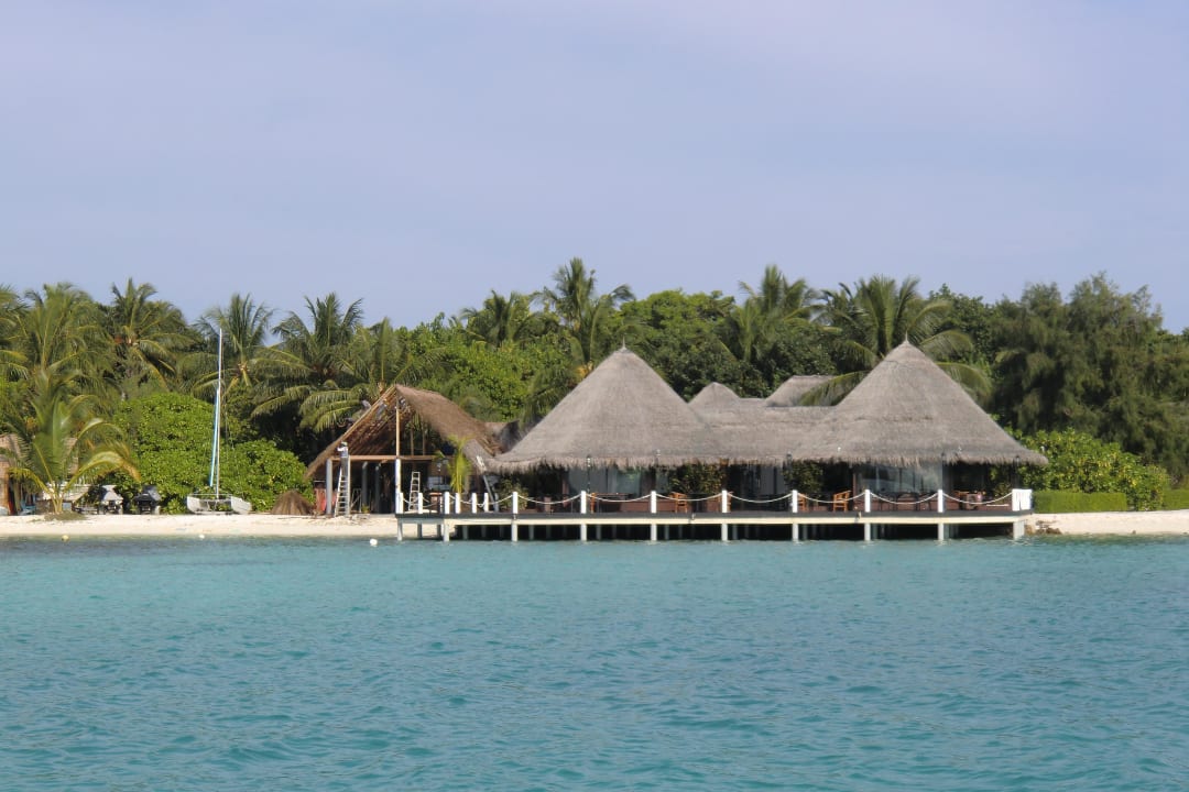 Insel vom Wasser aus gesehen Adaaran Select Hudhuran Fushi - Premium All Inclusive