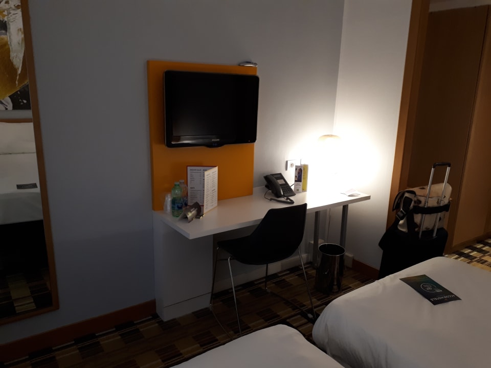 Zimmer Ibis Styles Napoli Garibaldi