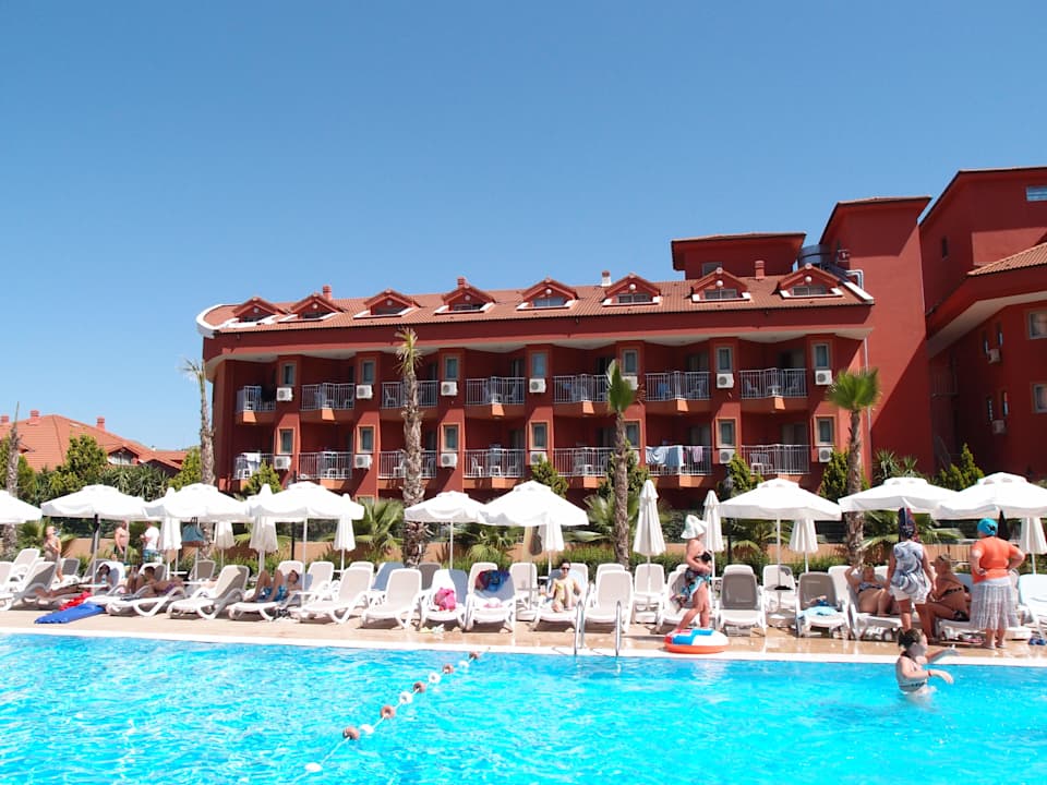 Vom Nebengebäude zum Haupthaus Club Side Coast