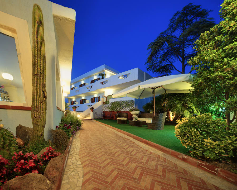 Außenansicht Hotel Iris