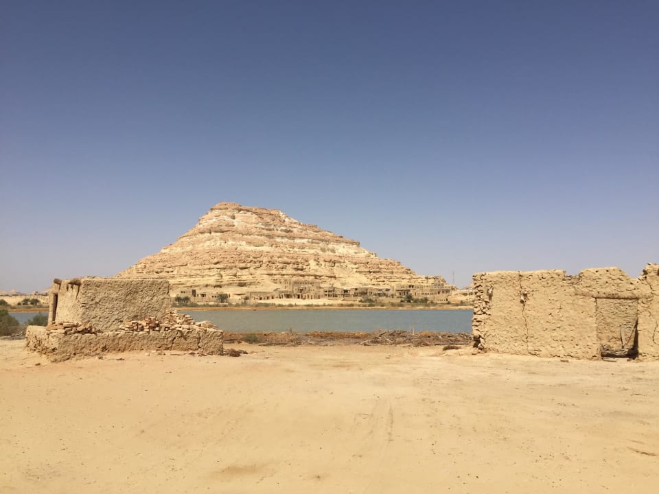 Blick auf den großen Salzsee Adrere Amellal Eco Lodge