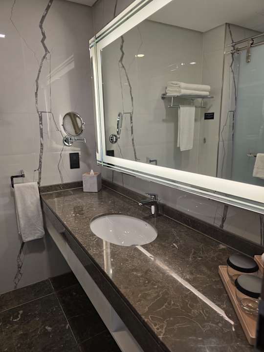 Zimmer voco Dubai The Palm by IHG