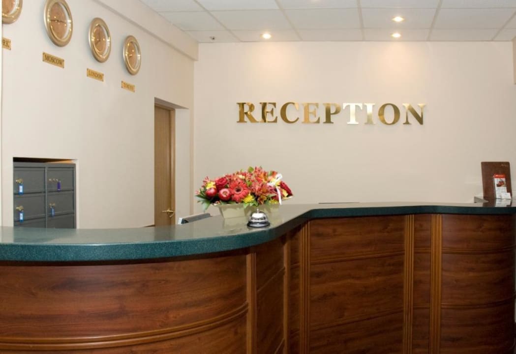 Ресепшн отеля Максима Ирбис Hotel Maxima Irbis