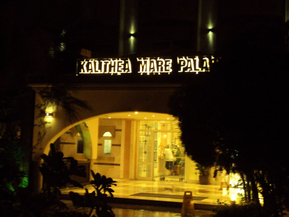 Eingang zum Hotel  Hotel Kalithea Mare Palace
