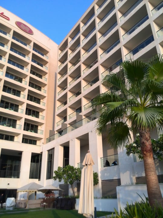 Blick vom Pool Crowne Plaza Hotel Yas Island