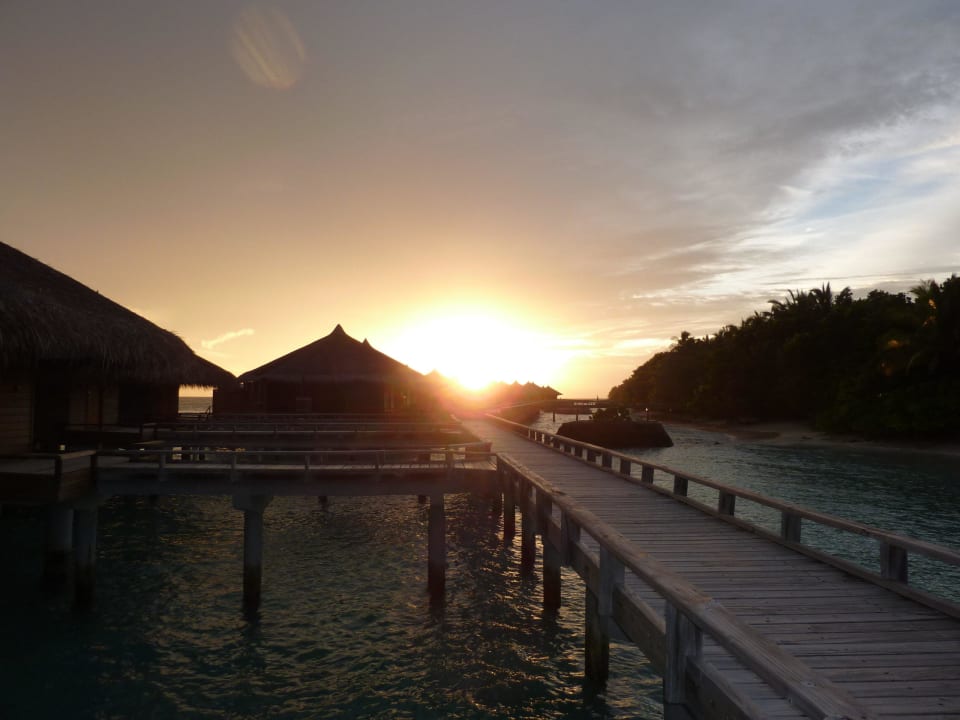Vor den Wasservillen mit Jacuzzi Kuramathi Maldives