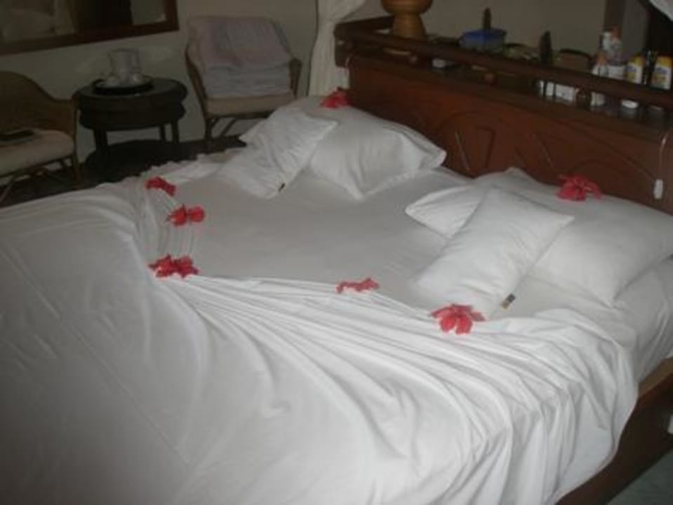 Faltkunst am Bettlaken Sun Siyam Vilu Reef