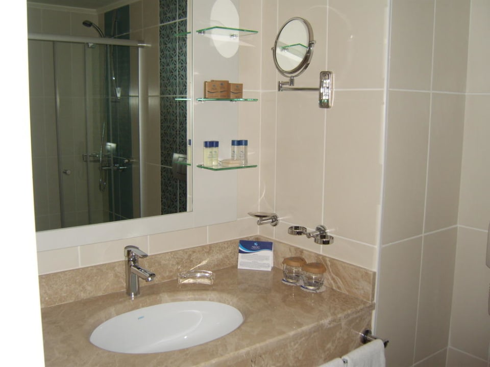 Bad im Standard Doppelzimmer Diamond Excellence Resort & Spa