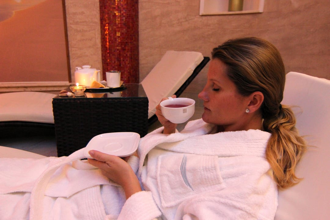 Relax Retro Riverside Wellness Resort